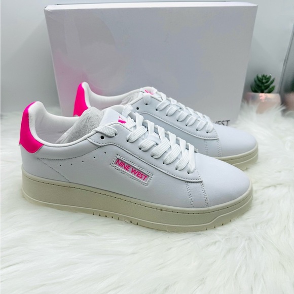Women's Dunnit Lace-Up Round Toe Casual Sneakers - Picture 1 of 7